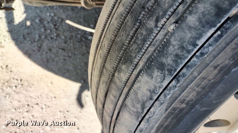 image for item LF9540 2013 Freightliner Business Class M2  semi truck