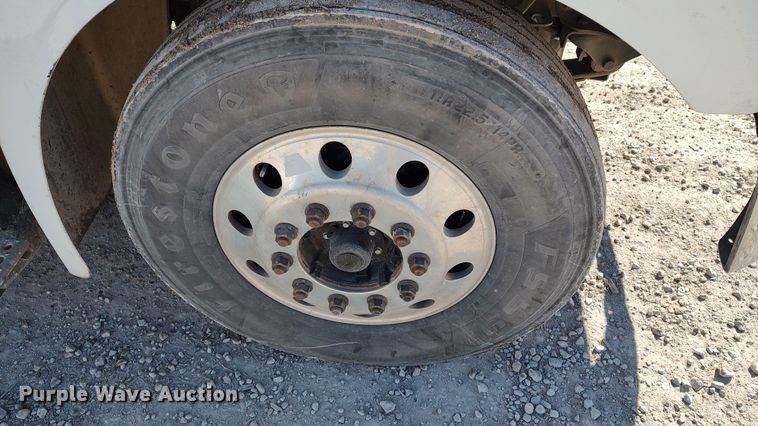 image for item LF9540 2013 Freightliner Business Class M2  semi truck