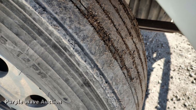 image for item LF9540 2013 Freightliner Business Class M2  semi truck