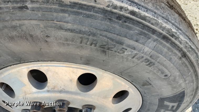 image for item LF9540 2013 Freightliner Business Class M2  semi truck