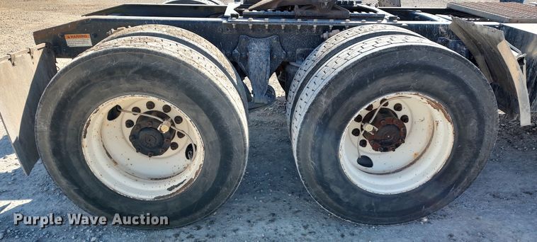 image for item LF9540 2013 Freightliner Business Class M2  semi truck