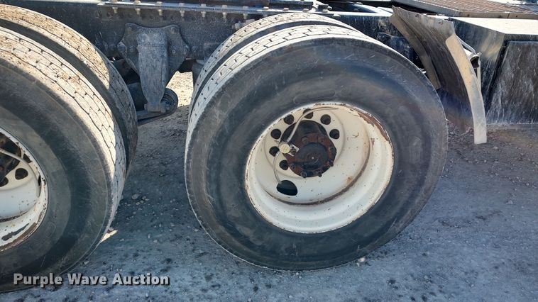 image for item LF9540 2013 Freightliner Business Class M2  semi truck