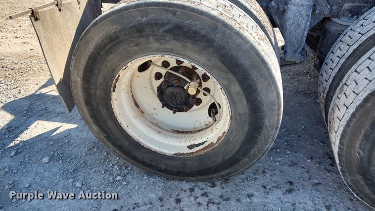 image for item LF9540 2013 Freightliner Business Class M2  semi truck