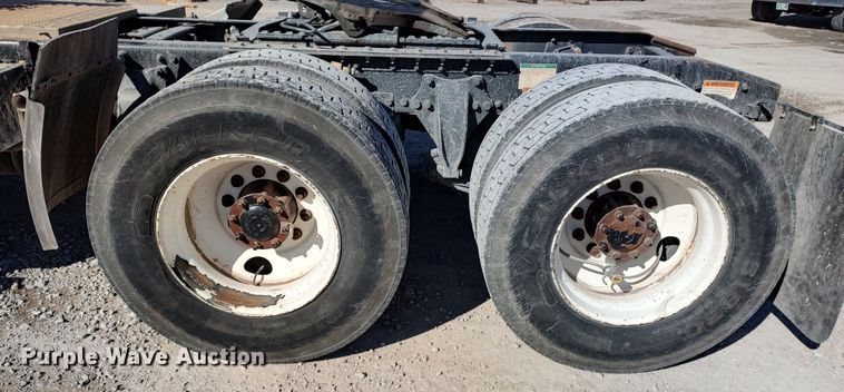 image for item LF9540 2013 Freightliner Business Class M2  semi truck