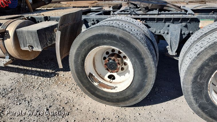 image for item LF9540 2013 Freightliner Business Class M2  semi truck