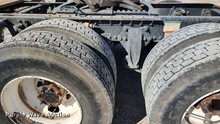 image for item LF9540 2013 Freightliner Business Class M2  semi truck