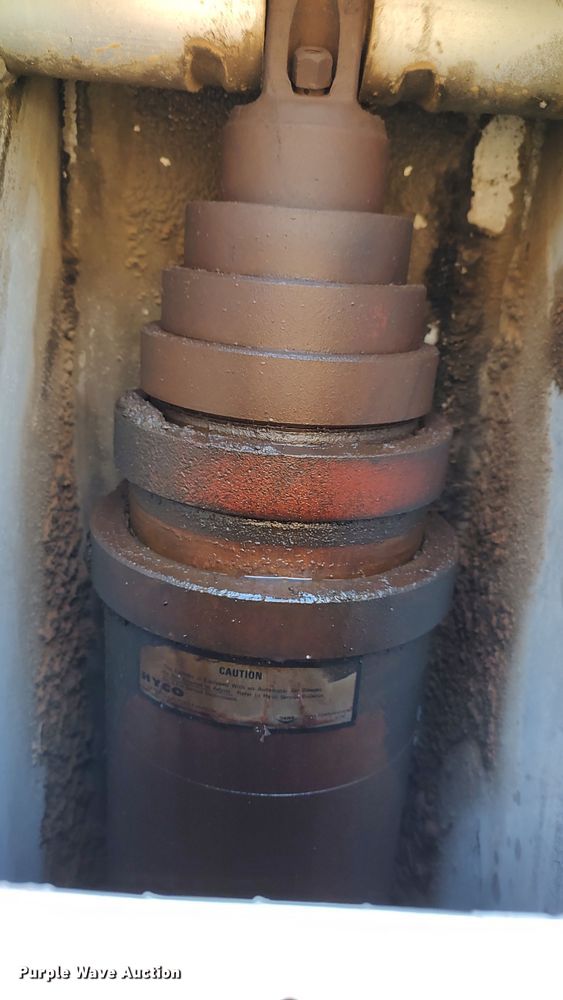 image for item LF9548 1981 Fruehauf  end dump trailer