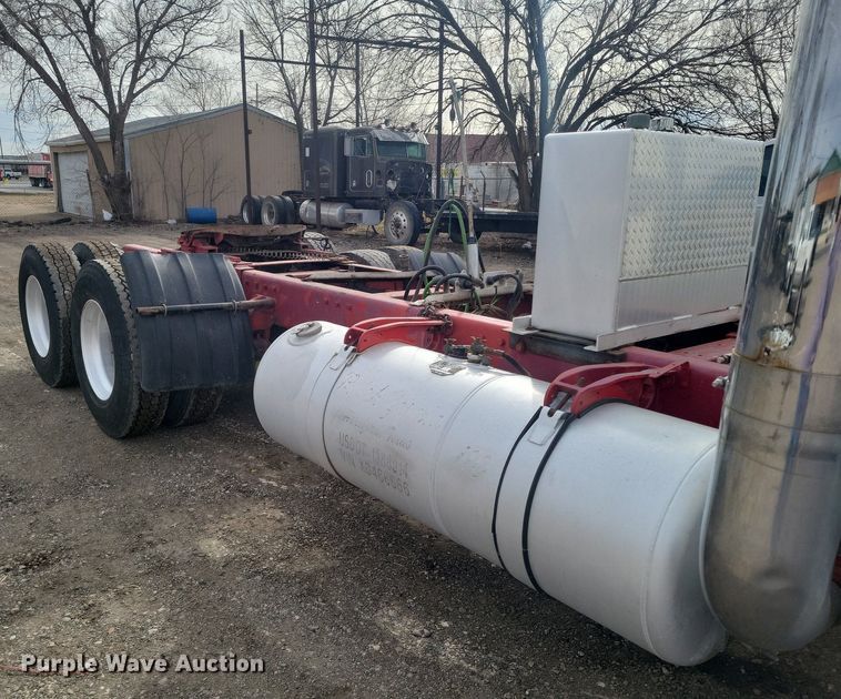 image for item LG9509 1999 Peterbilt 379  semi truck