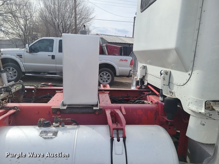 image for item LG9509 1999 Peterbilt 379  semi truck