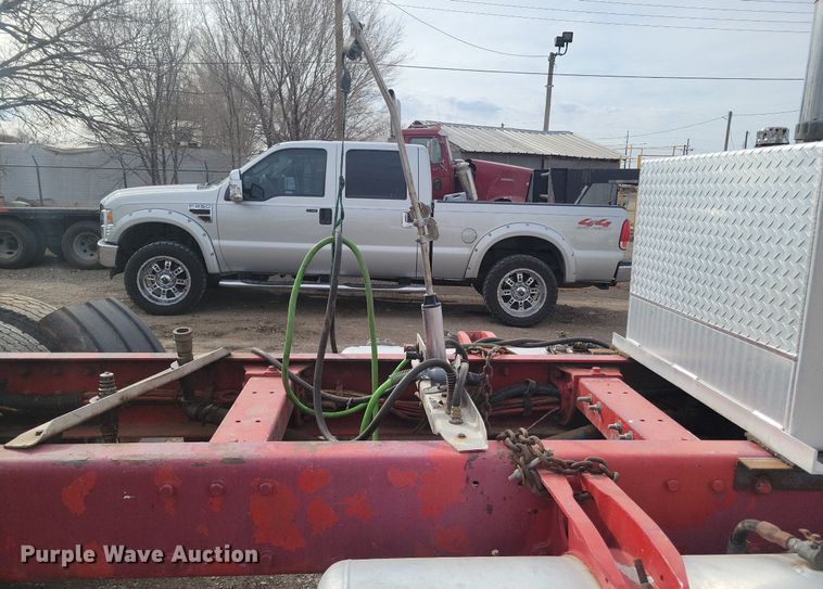 image for item LG9509 1999 Peterbilt 379  semi truck