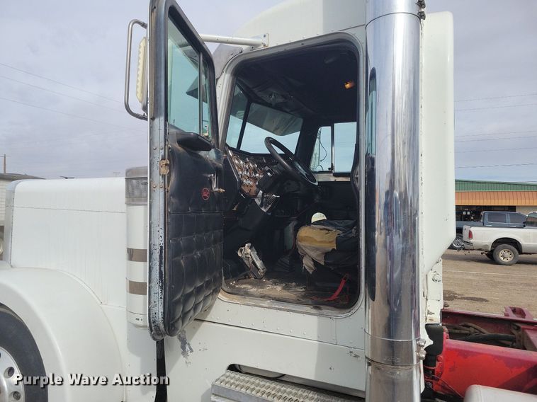 image for item LG9509 1999 Peterbilt 379  semi truck