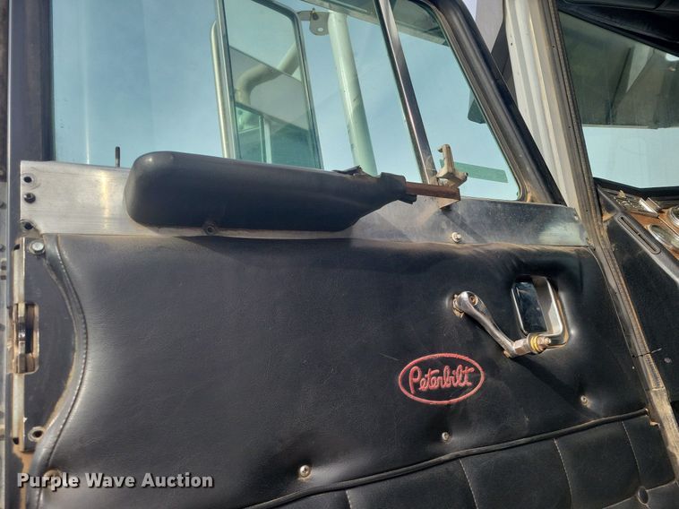 image for item LG9509 1999 Peterbilt 379  semi truck