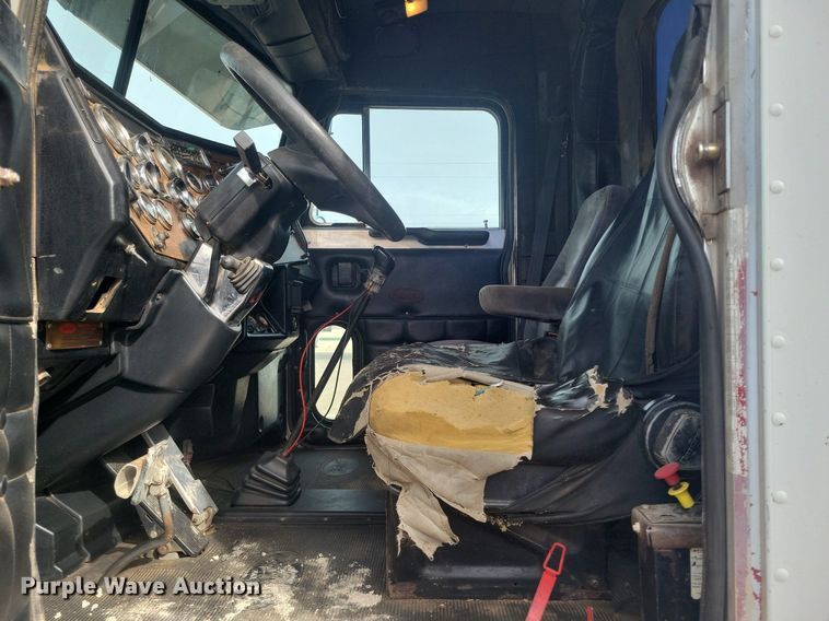 image for item LG9509 1999 Peterbilt 379  semi truck