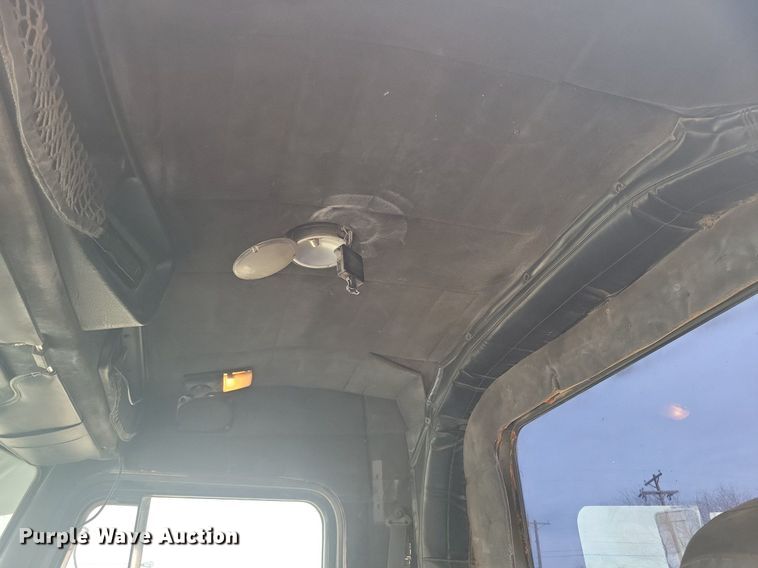 image for item LG9509 1999 Peterbilt 379  semi truck