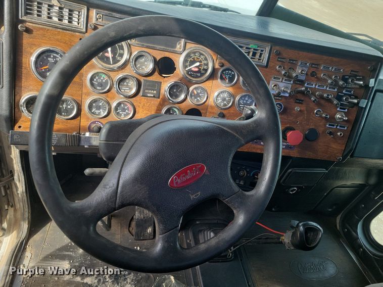 image for item LG9509 1999 Peterbilt 379  semi truck