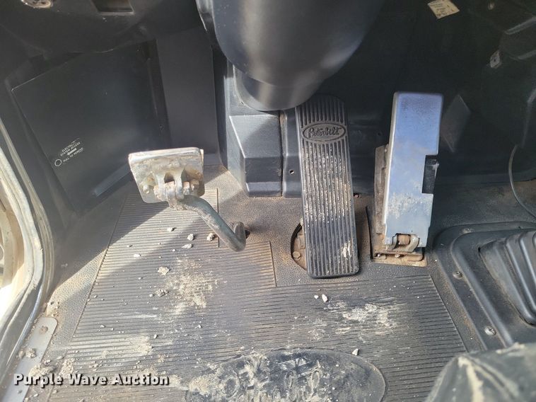 image for item LG9509 1999 Peterbilt 379  semi truck