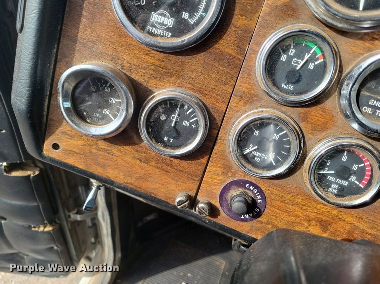 image for item LG9509 1999 Peterbilt 379  semi truck