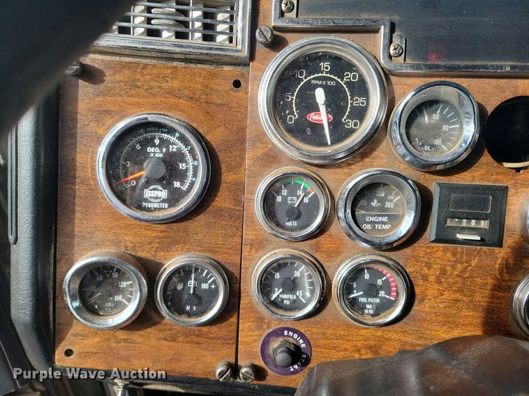 image for item LG9509 1999 Peterbilt 379  semi truck