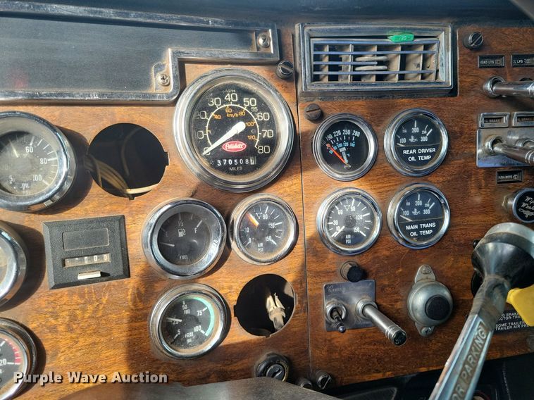 image for item LG9509 1999 Peterbilt 379  semi truck