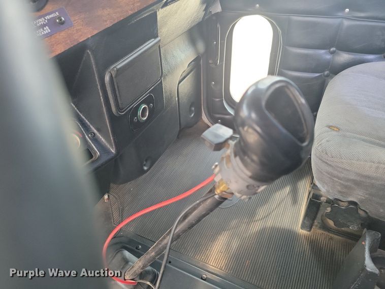 image for item LG9509 1999 Peterbilt 379  semi truck