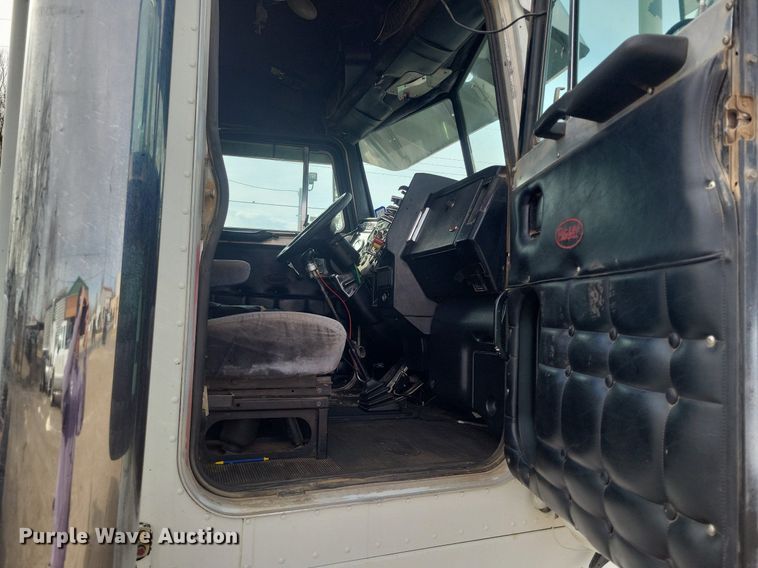 image for item LG9509 1999 Peterbilt 379  semi truck