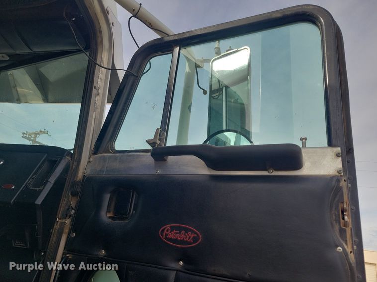 image for item LG9509 1999 Peterbilt 379  semi truck