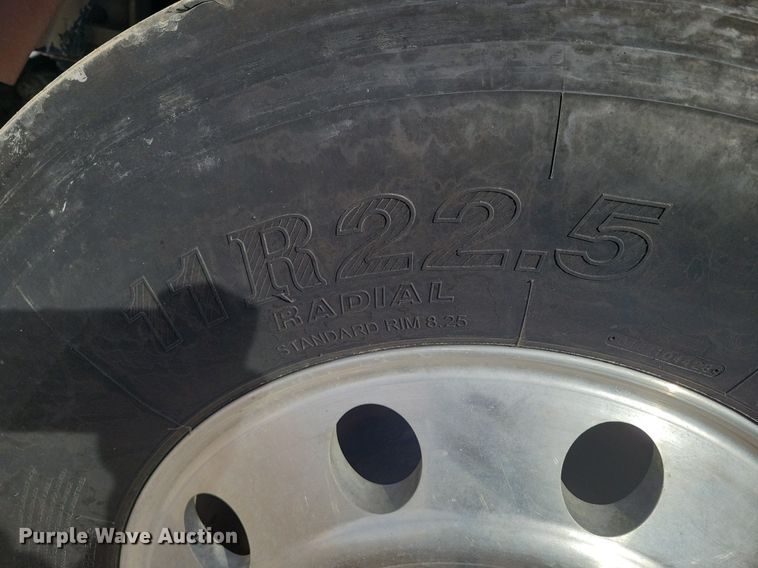 image for item LG9509 1999 Peterbilt 379  semi truck