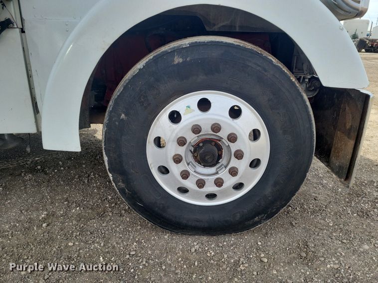 image for item LG9509 1999 Peterbilt 379  semi truck