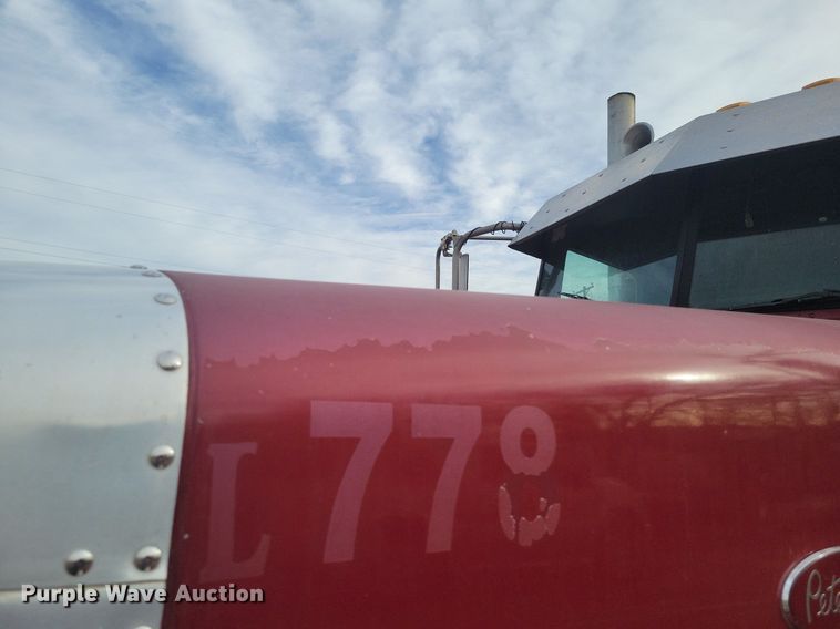 image for item LG9510 2005 Peterbilt 378  semi truck