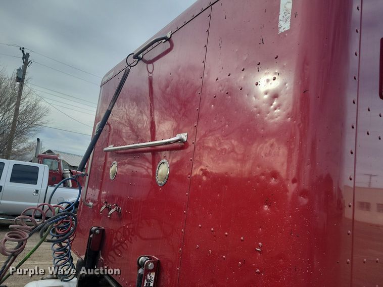 image for item LG9510 2005 Peterbilt 378  semi truck