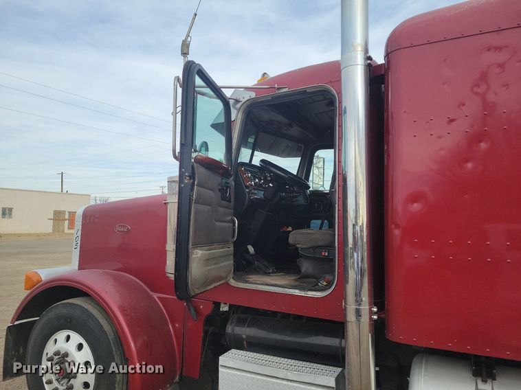 image for item LG9510 2005 Peterbilt 378  semi truck