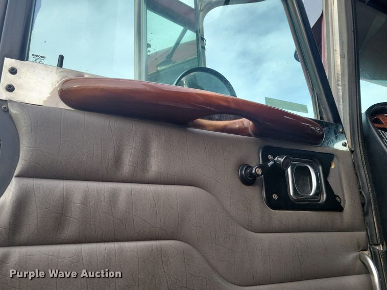 image for item LG9510 2005 Peterbilt 378  semi truck