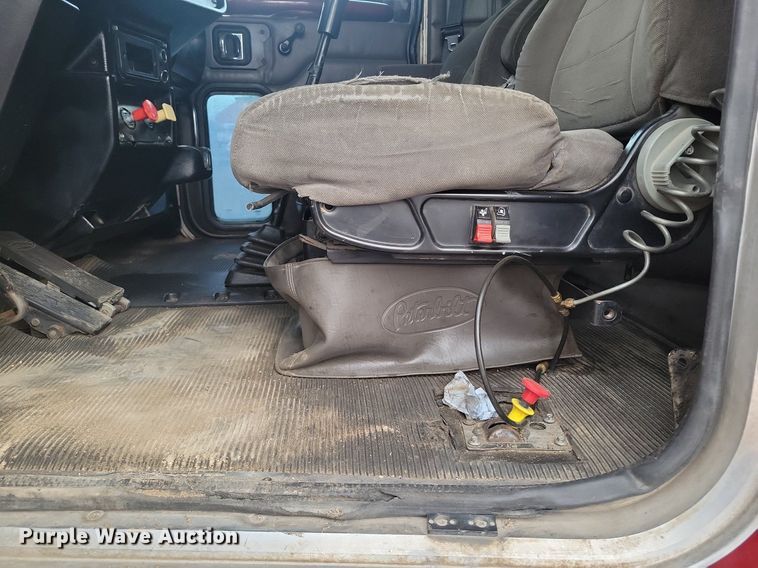 image for item LG9510 2005 Peterbilt 378  semi truck