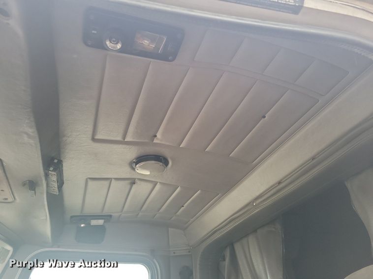 image for item LG9510 2005 Peterbilt 378  semi truck