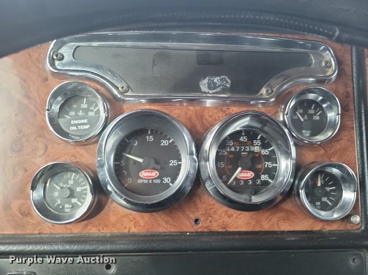 image for item LG9510 2005 Peterbilt 378  semi truck