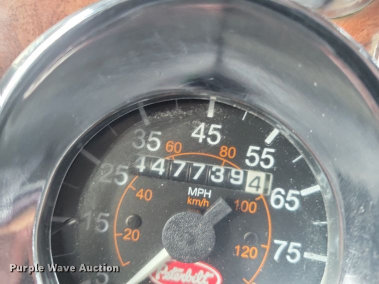 image for item LG9510 2005 Peterbilt 378  semi truck