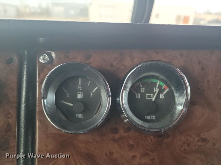 image for item LG9510 2005 Peterbilt 378  semi truck