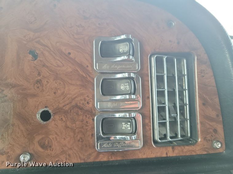 image for item LG9510 2005 Peterbilt 378  semi truck