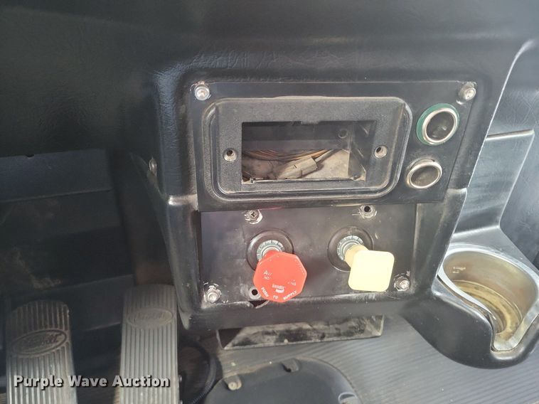 image for item LG9510 2005 Peterbilt 378  semi truck