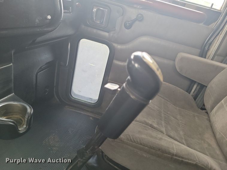 image for item LG9510 2005 Peterbilt 378  semi truck