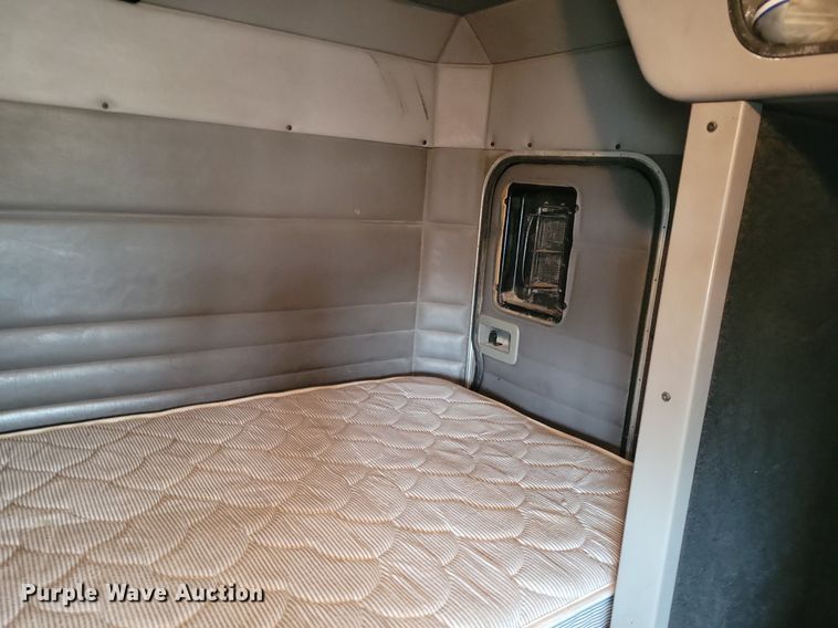 image for item LG9510 2005 Peterbilt 378  semi truck