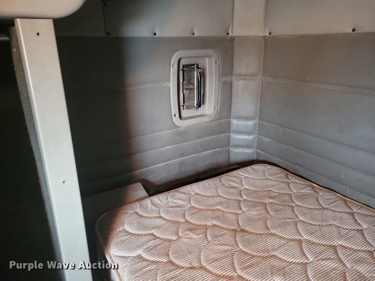 image for item LG9510 2005 Peterbilt 378  semi truck