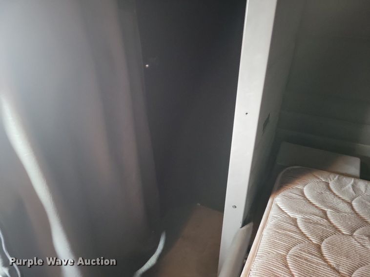 image for item LG9510 2005 Peterbilt 378  semi truck