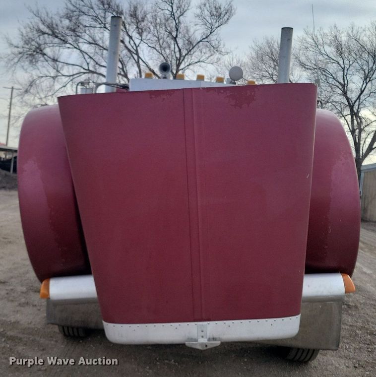 image for item LG9510 2005 Peterbilt 378  semi truck