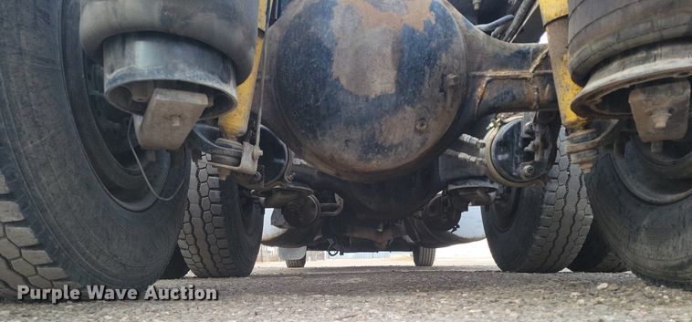 image for item LG9510 2005 Peterbilt 378  semi truck