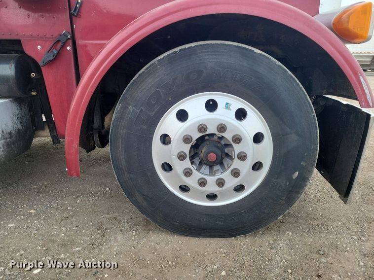 image for item LG9510 2005 Peterbilt 378  semi truck