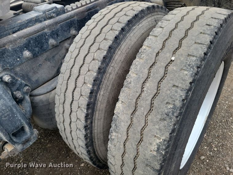 image for item LG9510 2005 Peterbilt 378  semi truck