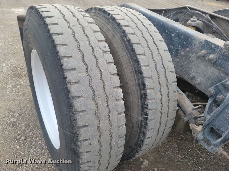 image for item LG9510 2005 Peterbilt 378  semi truck