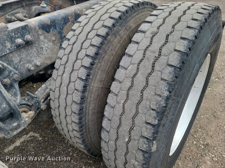 image for item LG9510 2005 Peterbilt 378  semi truck