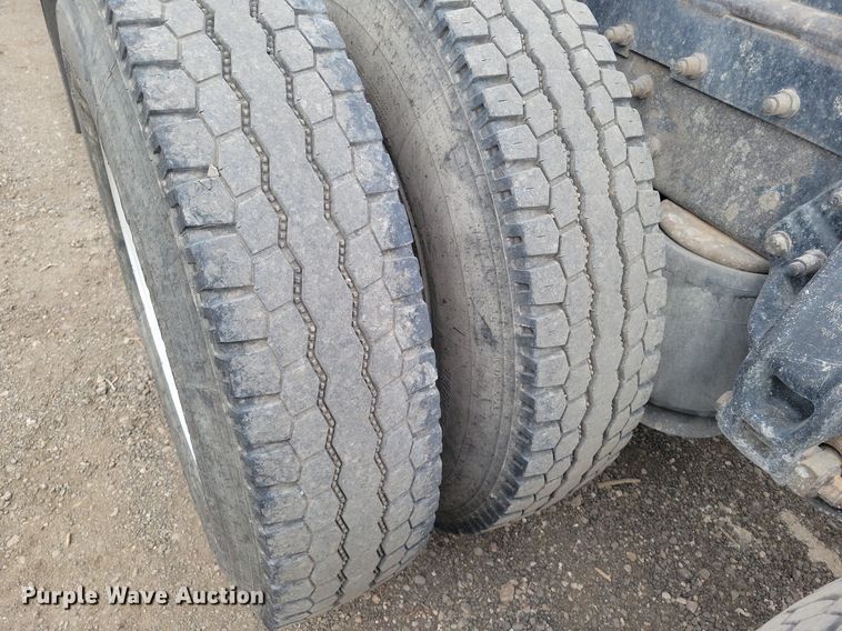 image for item LG9510 2005 Peterbilt 378  semi truck